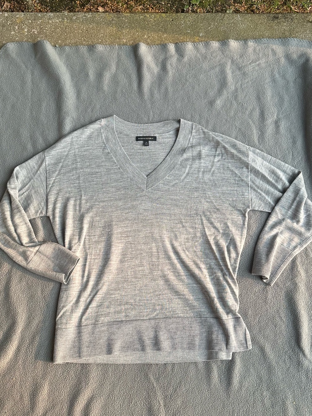 Banana Republic Light Gray V-Neck Woman’s Merino Wool Sweater